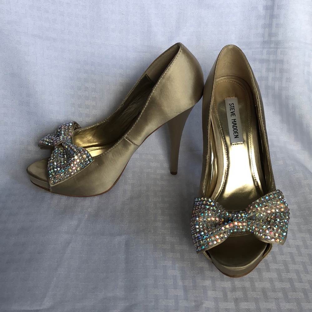 NWOT Steve Madden Peep Toe Heels